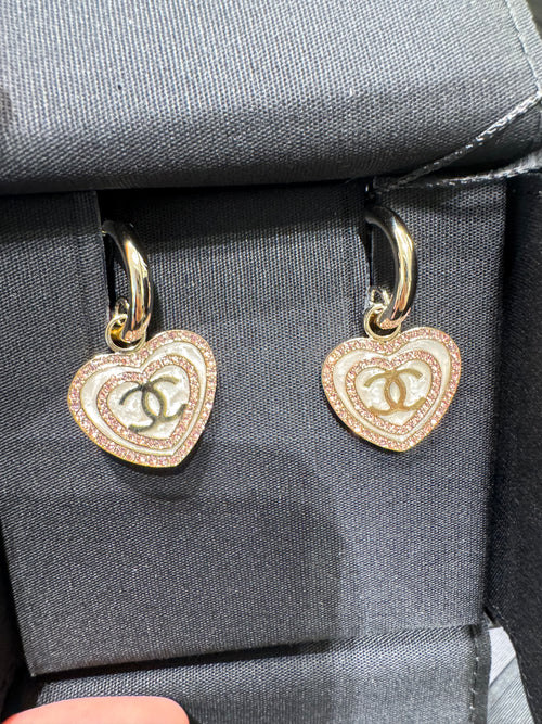 CHANEL Cream and Pink Heart Earrings | Chanel Cream and Pink Heart Earrings (White)