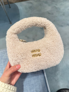 MIU MIU Wander Shearling Hobo bag with Leather Details | 繆繆 羊毛手袋 (細碼/Ivory)