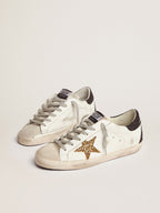 GOLDEN GOOSE Women’s Super - Star in nappa leather with gold glitter star and black glitter heel tab | 黃金鵝 女款 Super - Star 納帕皮革款,搭配金色亮片星星與黑色亮片後跟標籤(白色) - LondonKelly 英國名牌代購