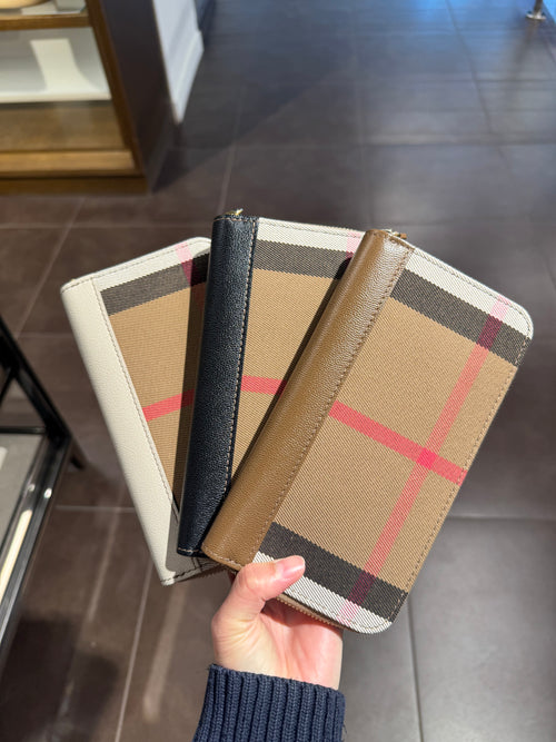 BURBERRY Long Zip Around Wallet | Burberry Long Wallet (Multicolor)