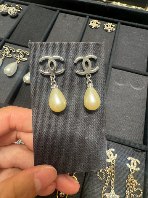 CHANEL CC Pearl Drop Earrings(Silver)