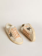 GOLDEN GOOSE Super-Star LTD in leather with beige suede star with Swarovski studs | 黃金鵝 Super-Star LTD 皮革款，搭配米色麂皮星星與施華洛世奇鉚釘（白色）
