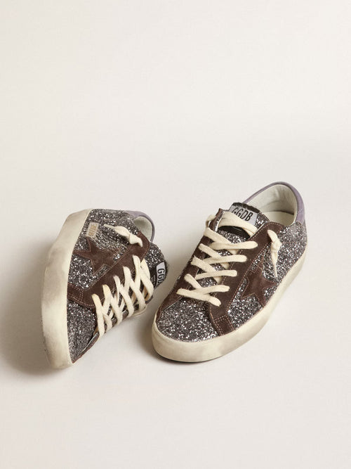 GOLDEN GOOSE Super-Star in glitter with a brown star and lilac heel tab | 黃金鵝 Super-Star 亮片款，搭配棕色星星與淡紫色後跟標籤（棕色）