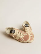 GOLDEN GOOSE Super-Star in powder-pink suede with cream leather star | 黃金鵝 Super-Star 粉霧粉色麂皮款，搭配米色皮革星星（粉霧粉色）