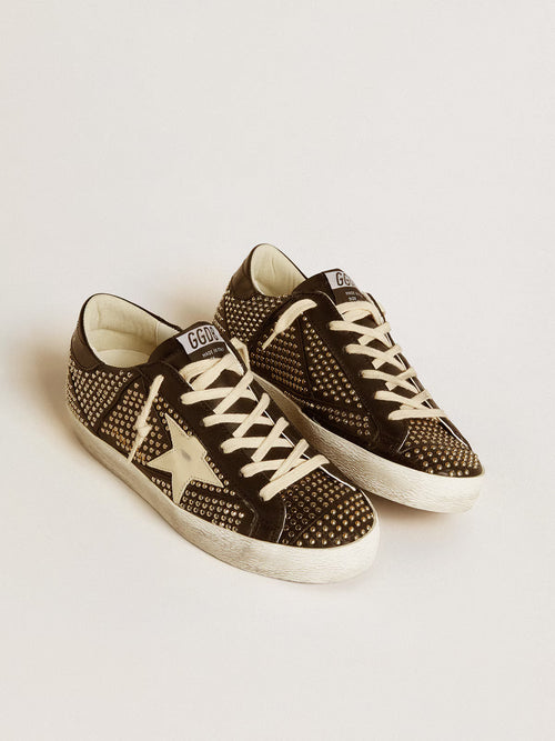 GOLDEN GOOSE Women’s Super-Star in studded black nappa with white leather star  | 黃金鵝 女款 Super-Star 黑色鉚釘納帕皮革款，搭配白色皮革星星（黑色）