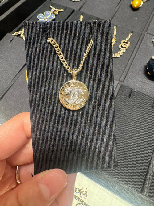 CHANEL CC Logo Medallion Pendant Necklace(Gold) - LONDONKELLY 英國名牌代購